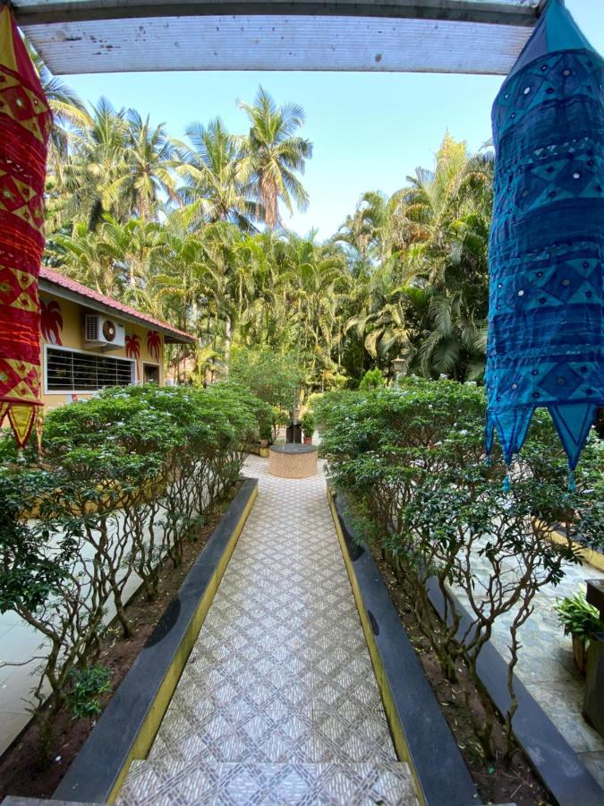 Hotel Chivala Beach Mālvan Exteriér fotografie
